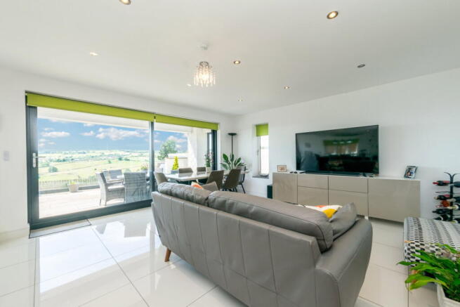 5 bed Detached for sale Image 10