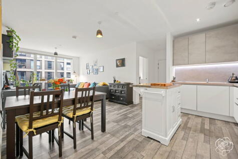 Triathlon Point, Madison Way, Stratford, E20