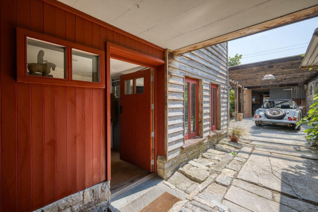 A Beautifully Reimagined Somerset Barn with River Gardens and Far-Reaching Views Near Wells photo 4