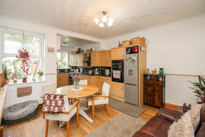 3 bed Terraced for sale Image 6
