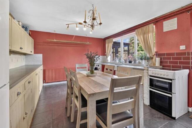 4 bed Semi-Detached for sale Image 7