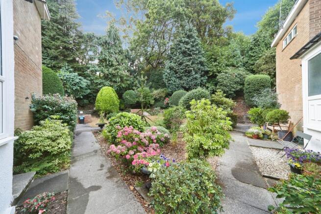 2 bed Flat for sale Image 12