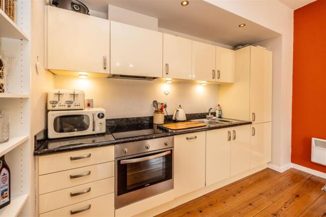 2 bed Apartment for sale Image 12