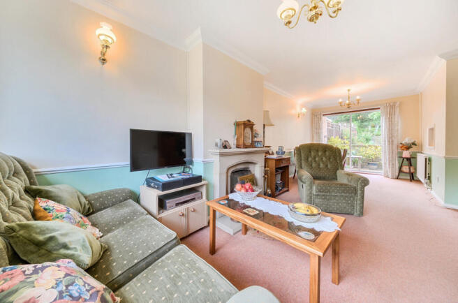 1298239-4-682ee87...