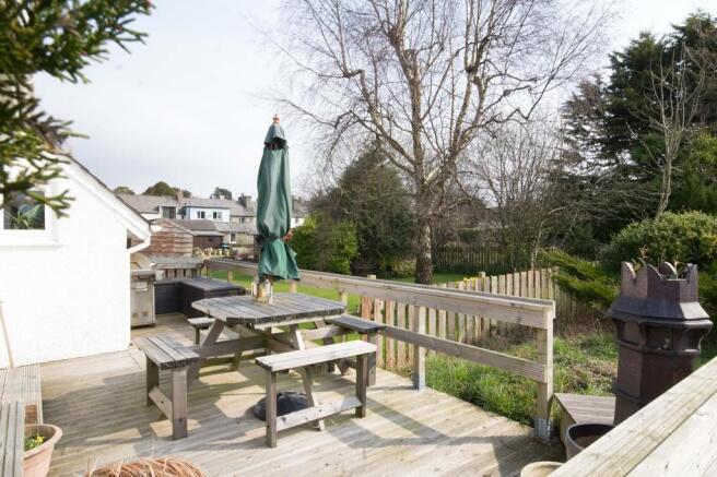 PATIO AREA / GARD...