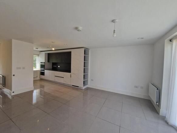 4 bed Detached to rent Image 5