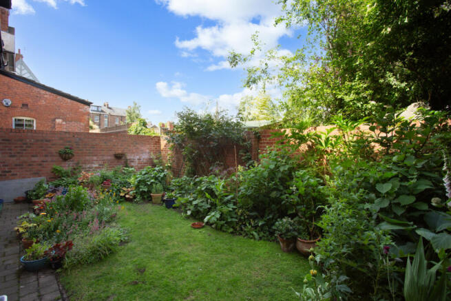 2 bed Apartment for sale Image 11