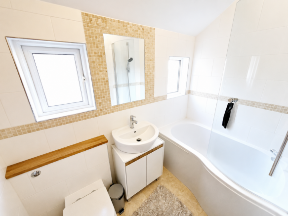 4 bed Terraced for sale Image 10