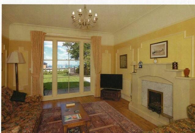 ELEGANT DRAWING ROOM