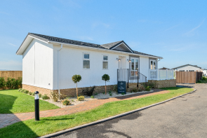 The Kayles, New Lane, Lymington SO41 0UQ
