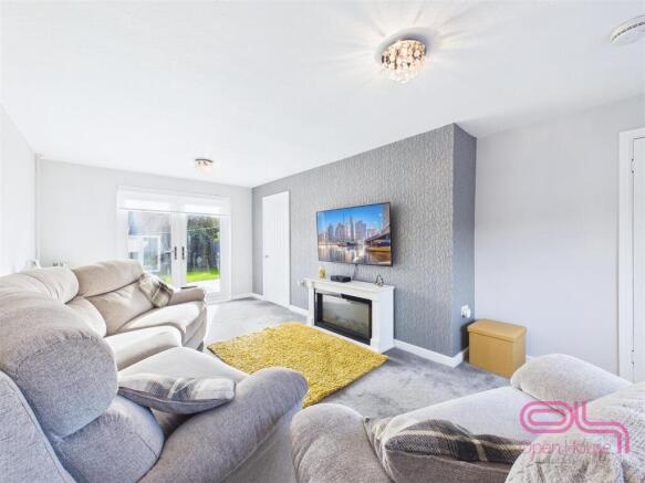 Hawthorn Crescent, Burton-On-Trent photo 4