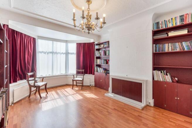 6 bed Semi-Detached for sale Image 11