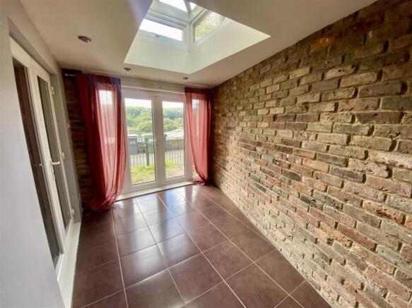 3 bed Semi-Detached for sale Image 6