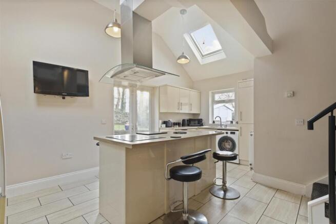 3 bed Semi-Detached Bungalow for sale Image 6