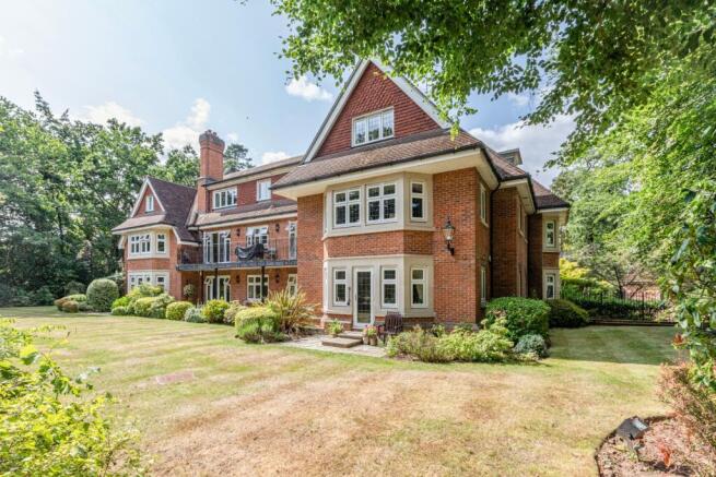 Woodhayes, Woodlands Road, West Byfleet, Surrey, KT14 photo 4