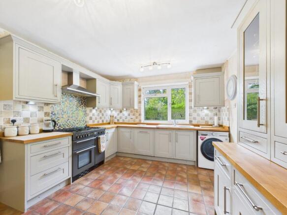 4 bed Detached for sale Image 3