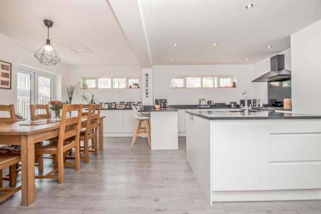 4 bed Detached for sale Image 7