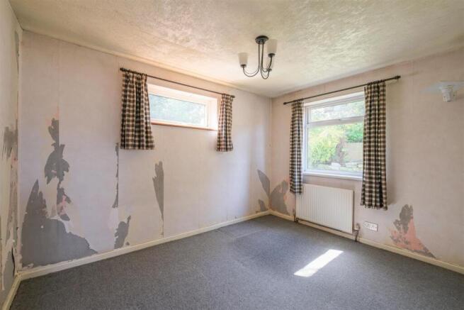 3 bed Semi-Detached Bungalow for sale Image 11