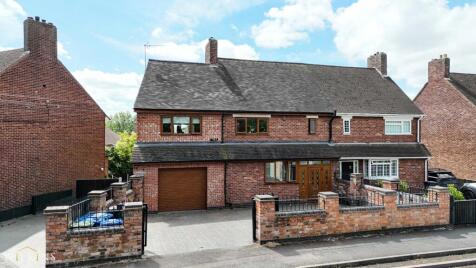 Parkfield Crescent, Tamworth, Staffordshire, B77
