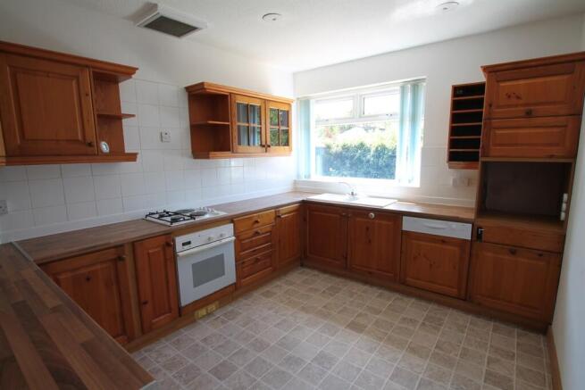 3 bed Detached Bungalow to rent Image 7