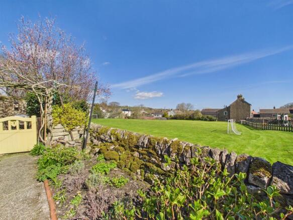 2 bed House for sale Image 11