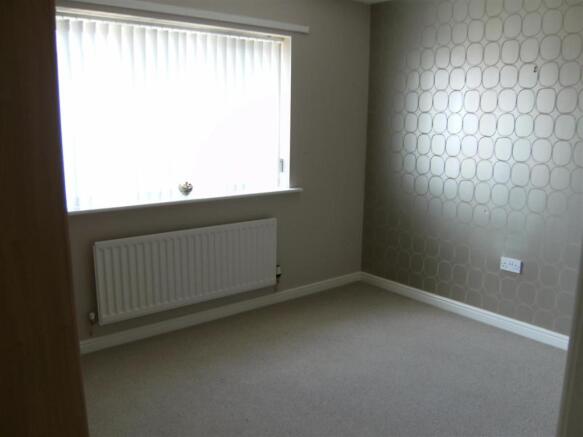 5 Woburn Close 011.JPG