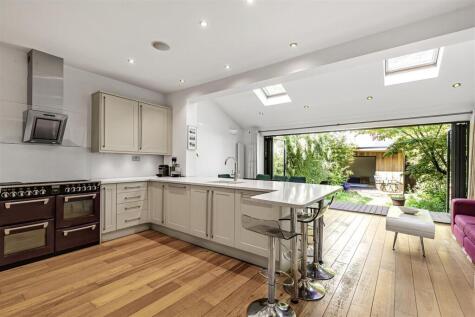 Somerton Avenue, Richmond, TW9