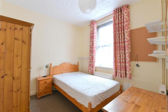 3 bed Terraced to rent Image 4
