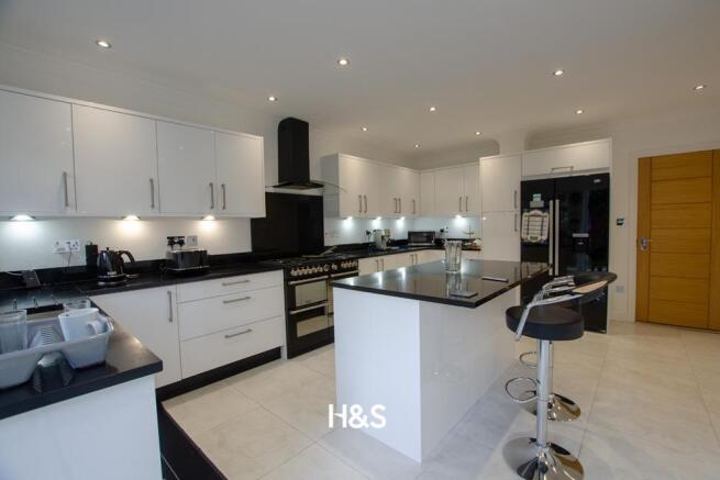130 Stanway - kitchen3.jpg