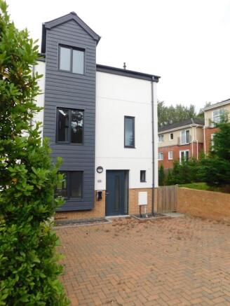4 Bed Unfurnished Terraced