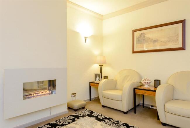 8374493-interior07.jpg
