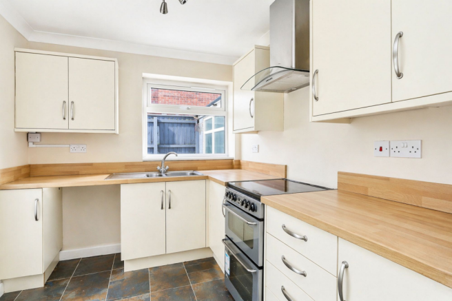 3 bed Semi-Detached for sale Image 8