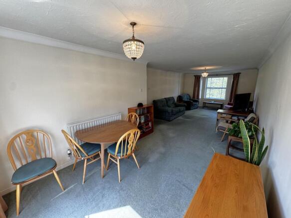 Living Room / Dining