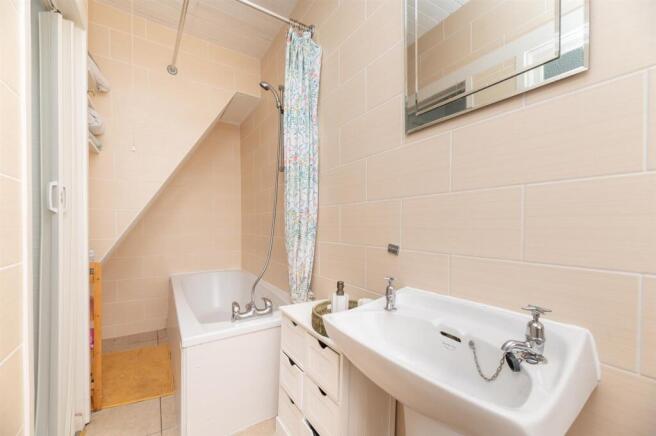 1 bed House for sale Image 12