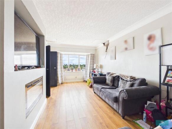 5 bed Semi-Detached for sale Image 5