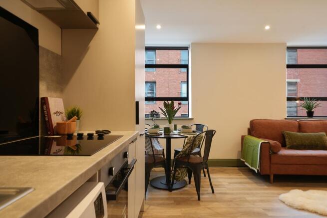 2 bed Apartment to rent Image 5