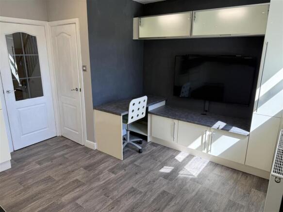 3 bed Semi-Detached for sale Image 10