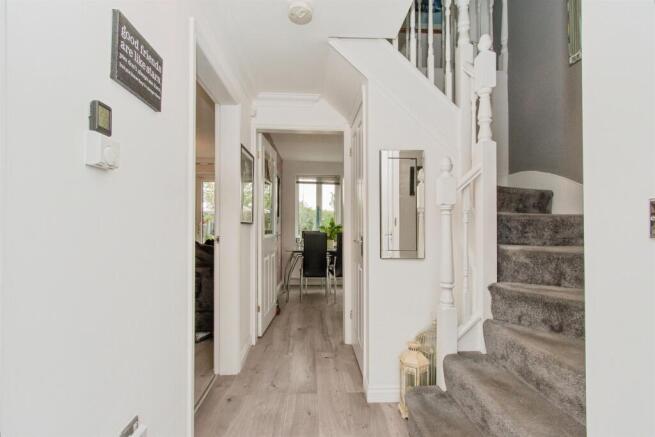 4 bed Detached for sale Image 12