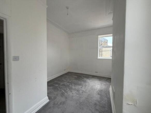 2 bed Ground Flat for sale Image 5