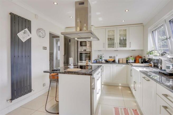 RE-FITTED KITCHEN/BREAKFAST ROOM