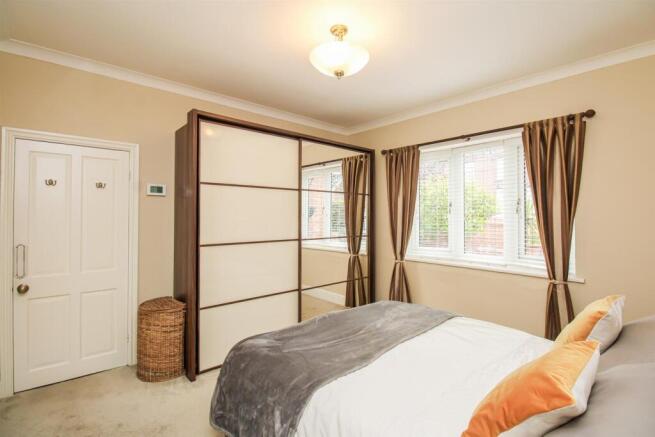3 bed Detached Bungalow for sale Image 10