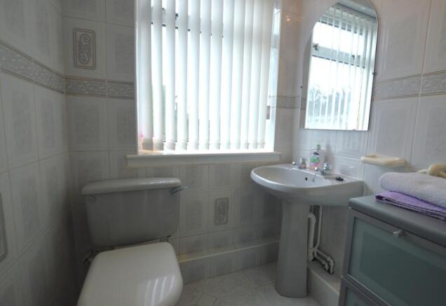 Bathroom 1.JPG