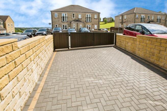 3 bed Town House for sale Image 7