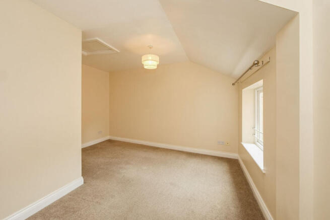 2 bed Apartment to rent Image 5