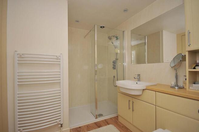 Bed 2 ensuite