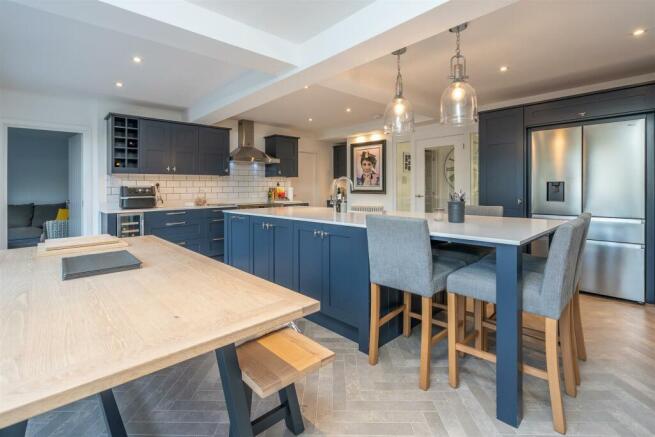 8 Blackmore Way (1016 of 86).jpg