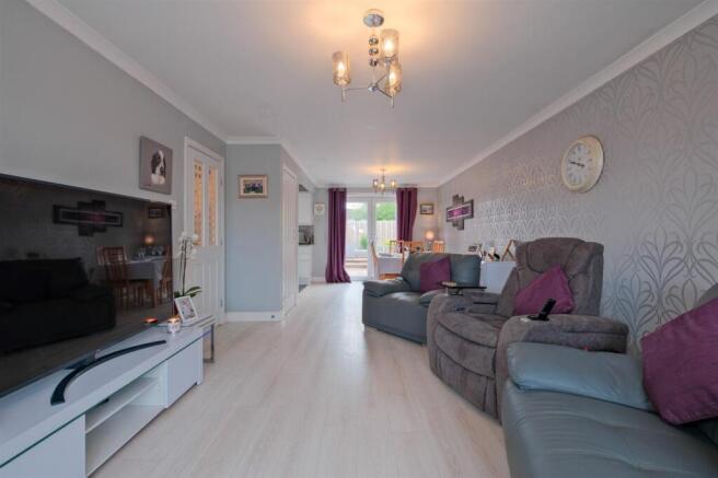 Living Room / Dining
