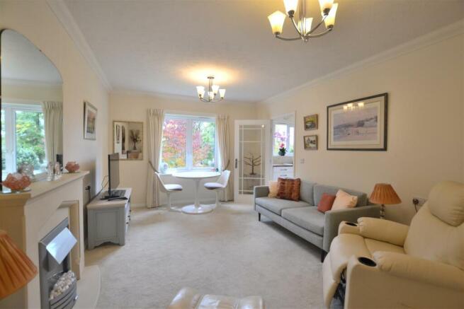 Living, Dining Room 1.JPG