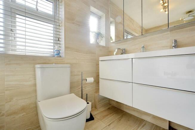 Bathroom_4.jpeg
