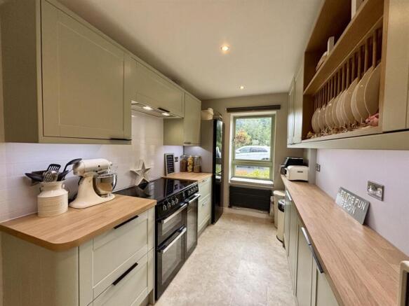 Kitchen 2.jpg